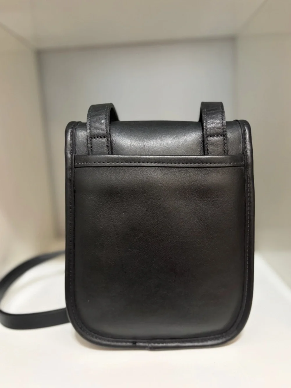 Pristine Vintage Coach Small Sidepack (#9978) Black Leather with Brass Turnlock - Picture 2 of 13